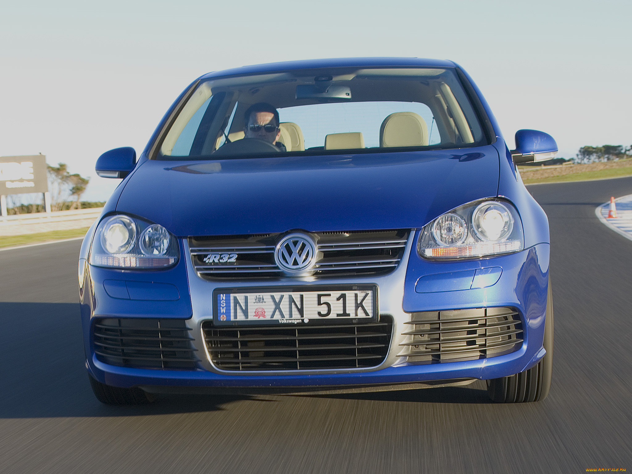 Volkswagen синий. VW Golf синий. Синяя машина VW Golf. Синий цвет автомобиля Фольксваген.